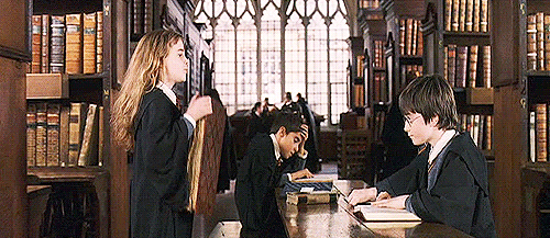 Harry-Potter-Reading-Books-GIF-1433747465